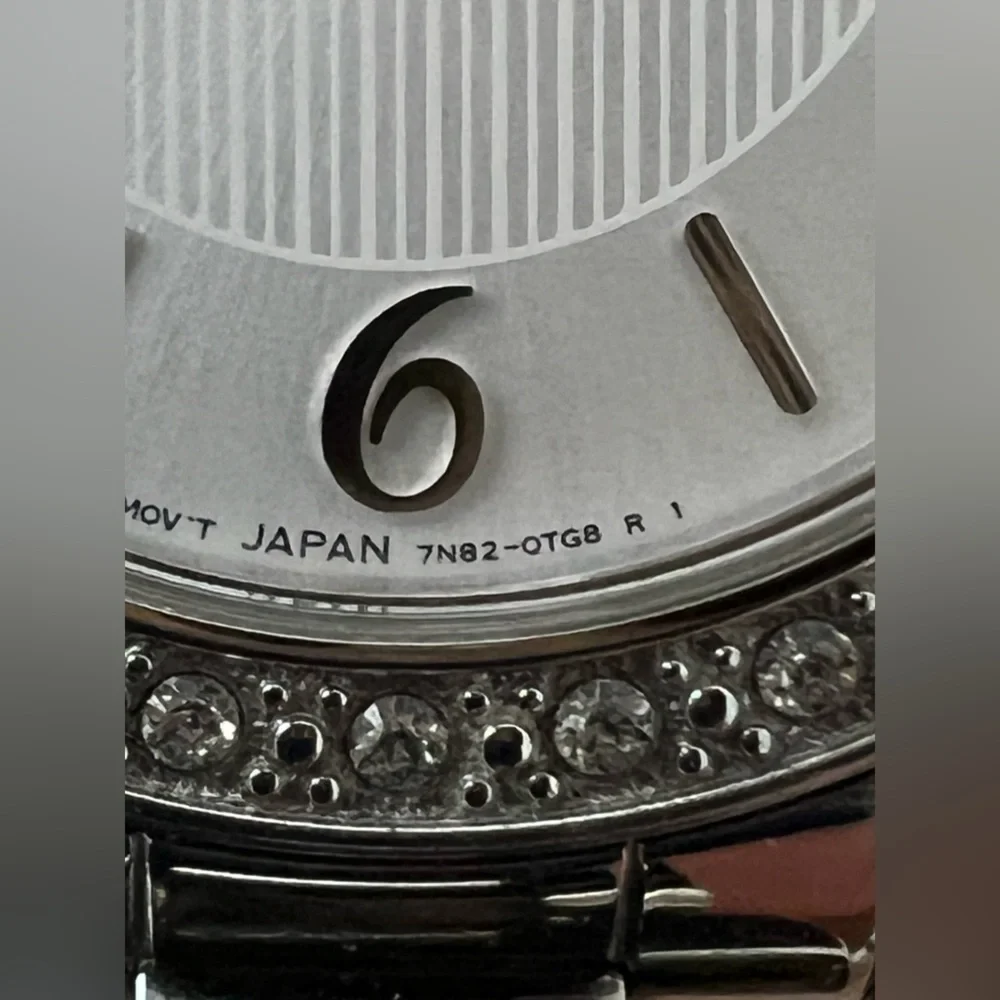 Seiko Ladies Watch Crystals Stainless Bracelet Dial Hands Date Window
